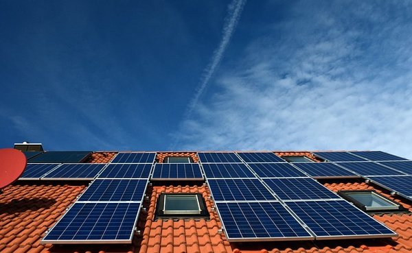 Quelle est la production moyenne d'électricité d'un panneau solaire ?