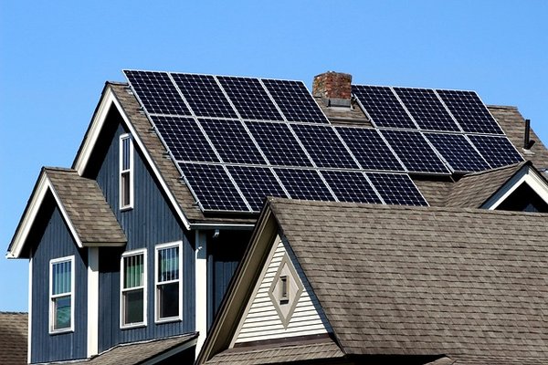 Quelle est la meilleure orientation pour les panneaux solaires ?