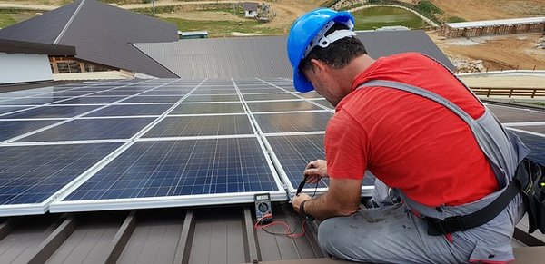 Comment vérifier la fiabilité d'un professionnel des panneaux solaires ?