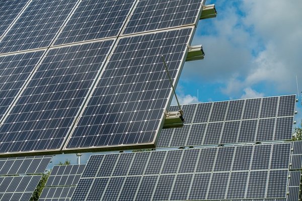 Quels sont les documents administratifs nécessaires pour une installation de panneaux solaires ?