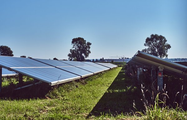 Quel est le coût moyen d'une installation de panneaux solaires ?